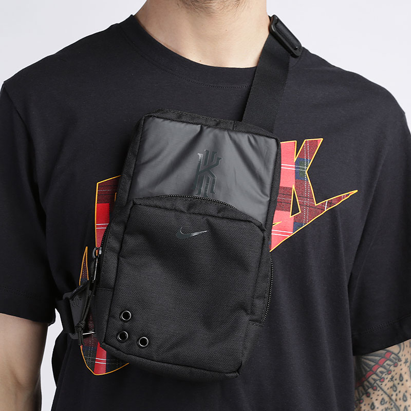 мужская черная сумка Nike Kyrie Bag 2L BA6157-010 - цена, описание, фото 1
